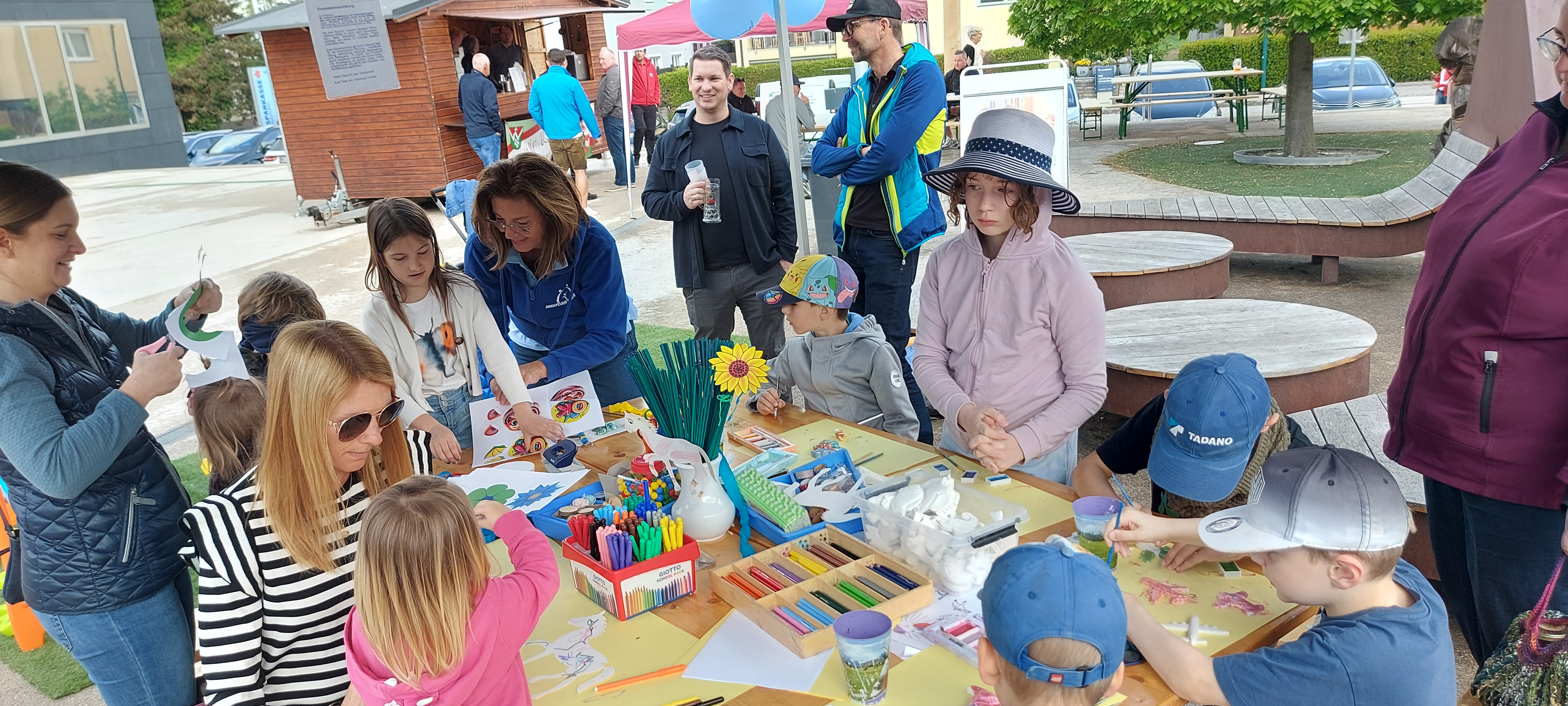 XXL-Lego & Bastelstationen