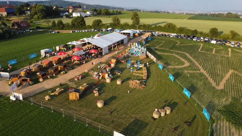 Weite Übersicht des Festivalgeländes
