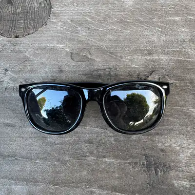 Sonnenbrille, schwarz